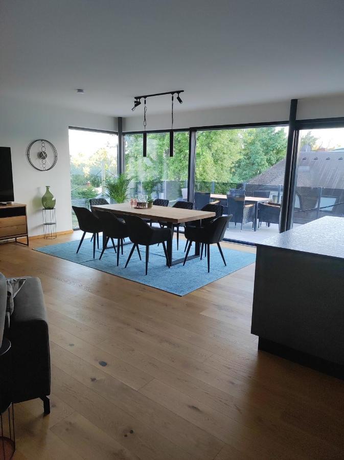Luxurioeses Penthouse Mit Blick Auf Die Uno-City Und Dem Kaiserwasser. 3Schlafzimmer, 2 Baeder, Privat Lift Ins Apartment Βιέννη Εξωτερικό φωτογραφία