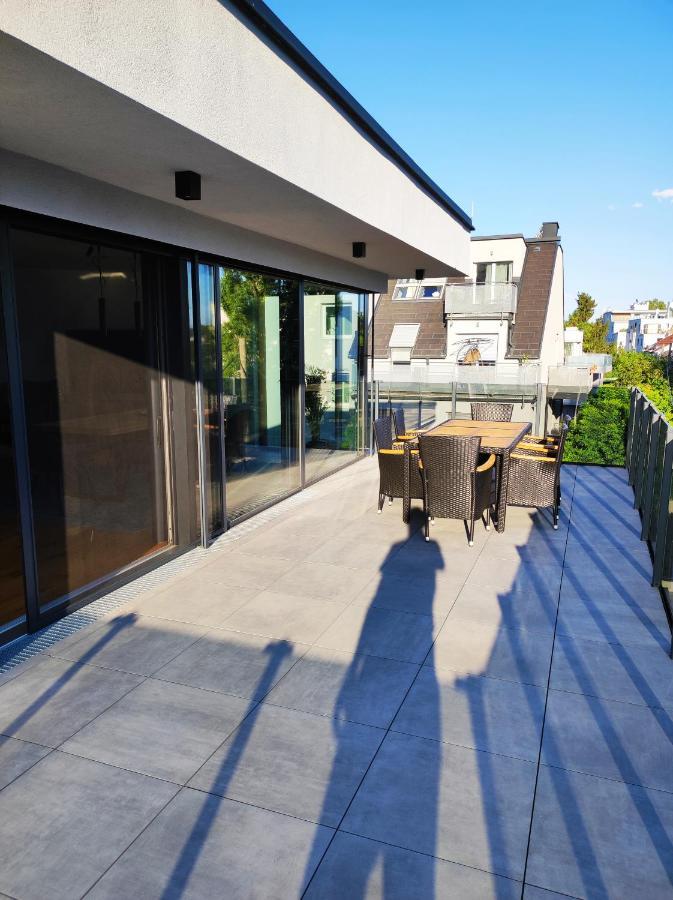 Luxurioeses Penthouse Mit Blick Auf Die Uno-City Und Dem Kaiserwasser. 3Schlafzimmer, 2 Baeder, Privat Lift Ins Apartment Βιέννη Εξωτερικό φωτογραφία