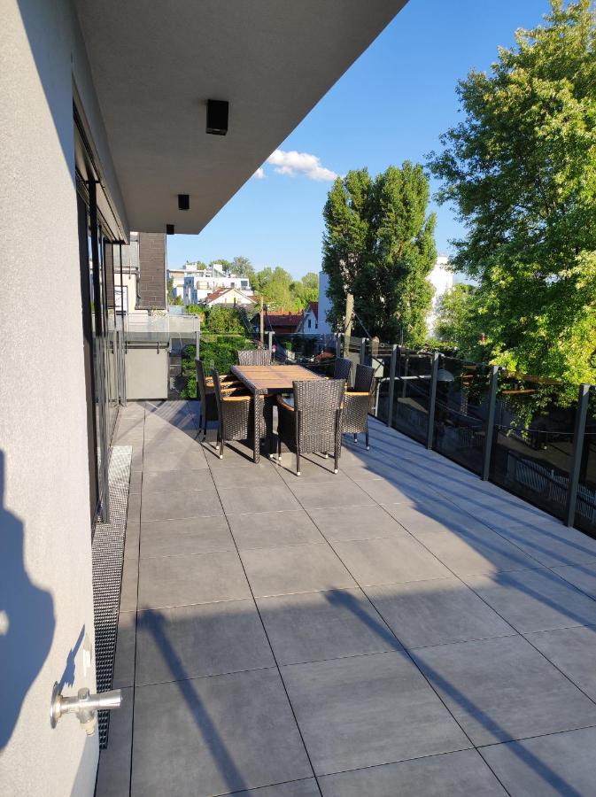 Luxurioeses Penthouse Mit Blick Auf Die Uno-City Und Dem Kaiserwasser. 3Schlafzimmer, 2 Baeder, Privat Lift Ins Apartment Βιέννη Εξωτερικό φωτογραφία